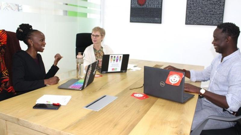 Kentalis and eKitabu in meeting room